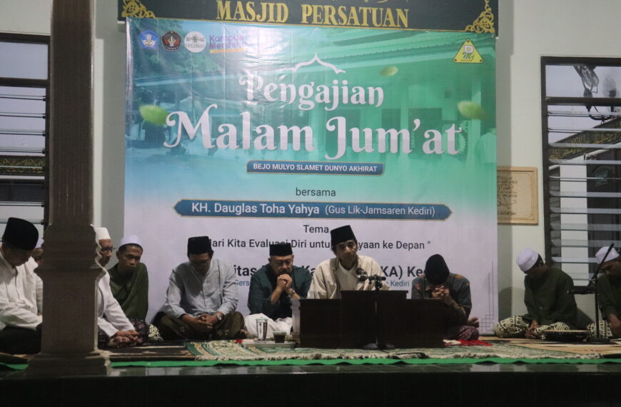 Pengajian malam jumat bersama Gus Lik di Universitas Islam Kadiri