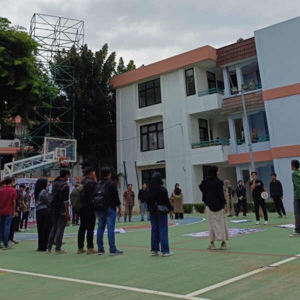 GELAR AKSI SIMBOLIK, MAHASISWA UNISKA KEDIRI TUNTUT TRANSPARANSI PEMBENTUKAN SATGAS PPKPT